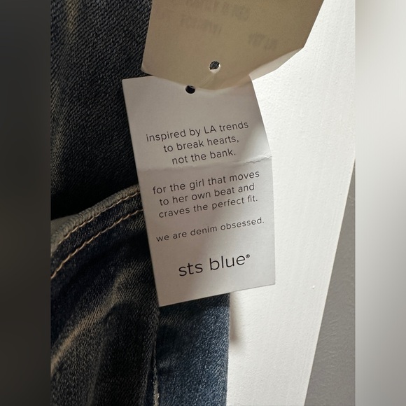 NWT STS Blue Christy Tapered Crop - Picture 9 of 10